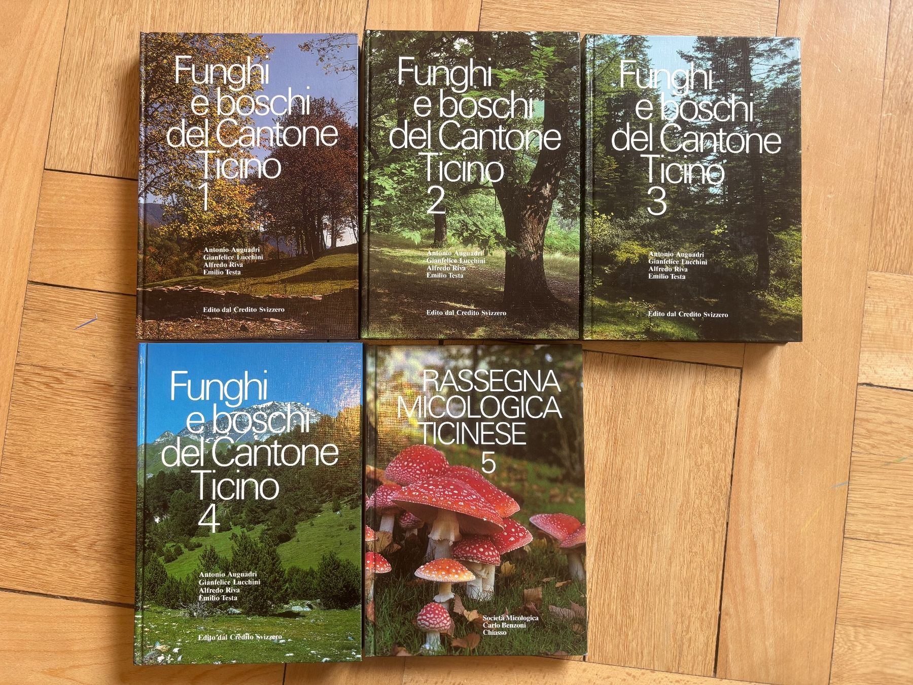 Livres: Funghi e boschi del Cantone Ticino Band 1-5 – D'occasion à Zürich par WWehrle