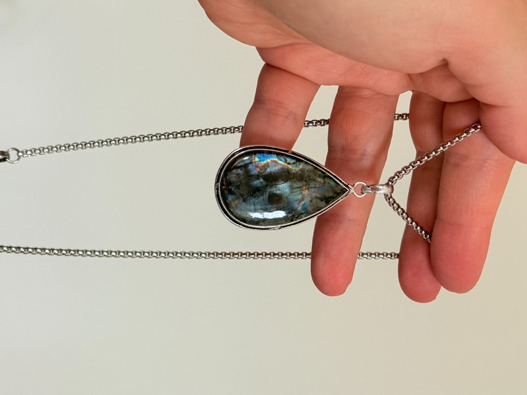 Catenine: Collier avec pendentif labradorite forme goutte – Nuovo e nell'imballaggio originale da Genève venduto da AGBERG 6