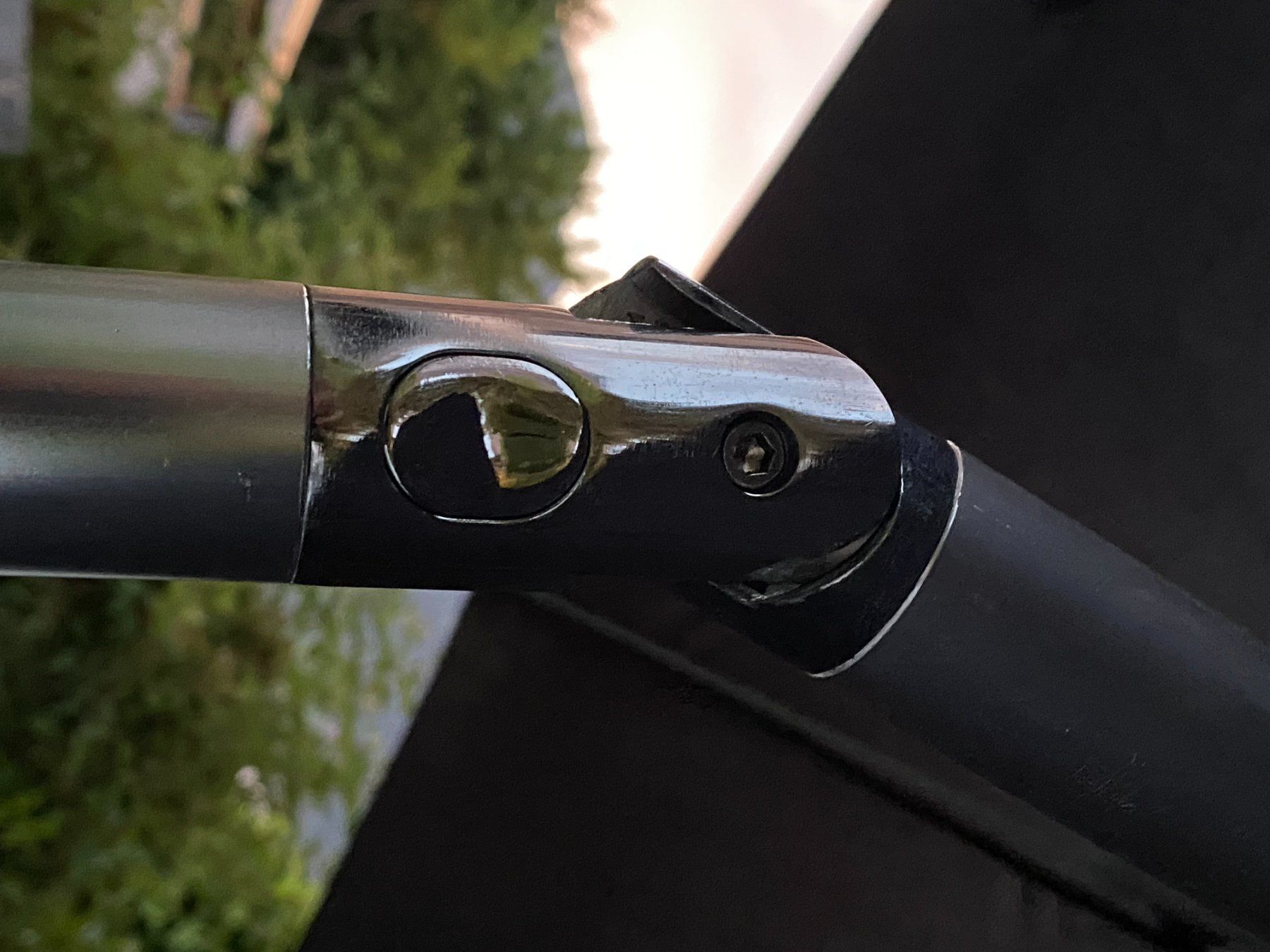 Sonnenschirme: Polyester Sonnenschirm mit Granit-Sockel – Gebraucht aus Landquart von Pst3 6