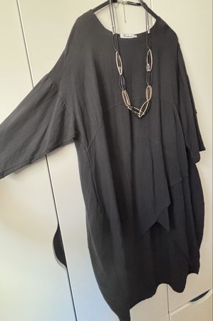 Kleid 46-48 schwarz mit 2 Halsketten  => Ab 15.- 