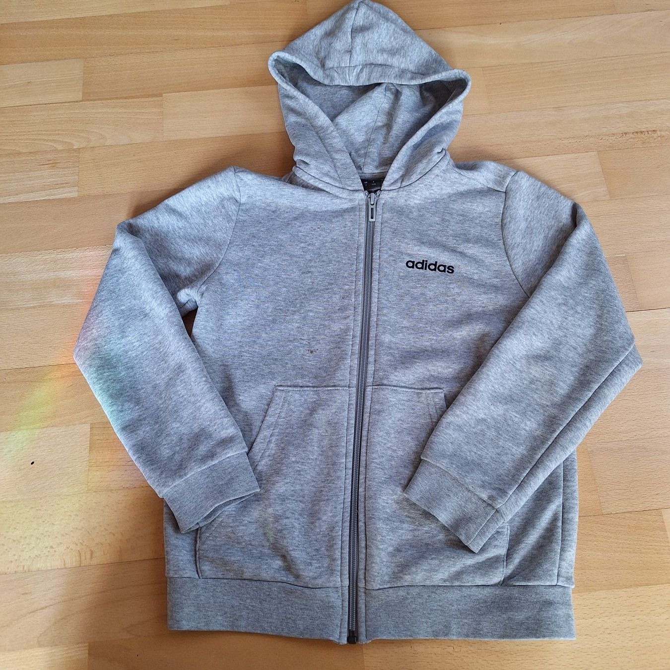 Adidas Giacche: Adidas Kapuzenjacke, Gr. 140, Grau – Usato da Hettenschwil venduto da Schneuggi2 1