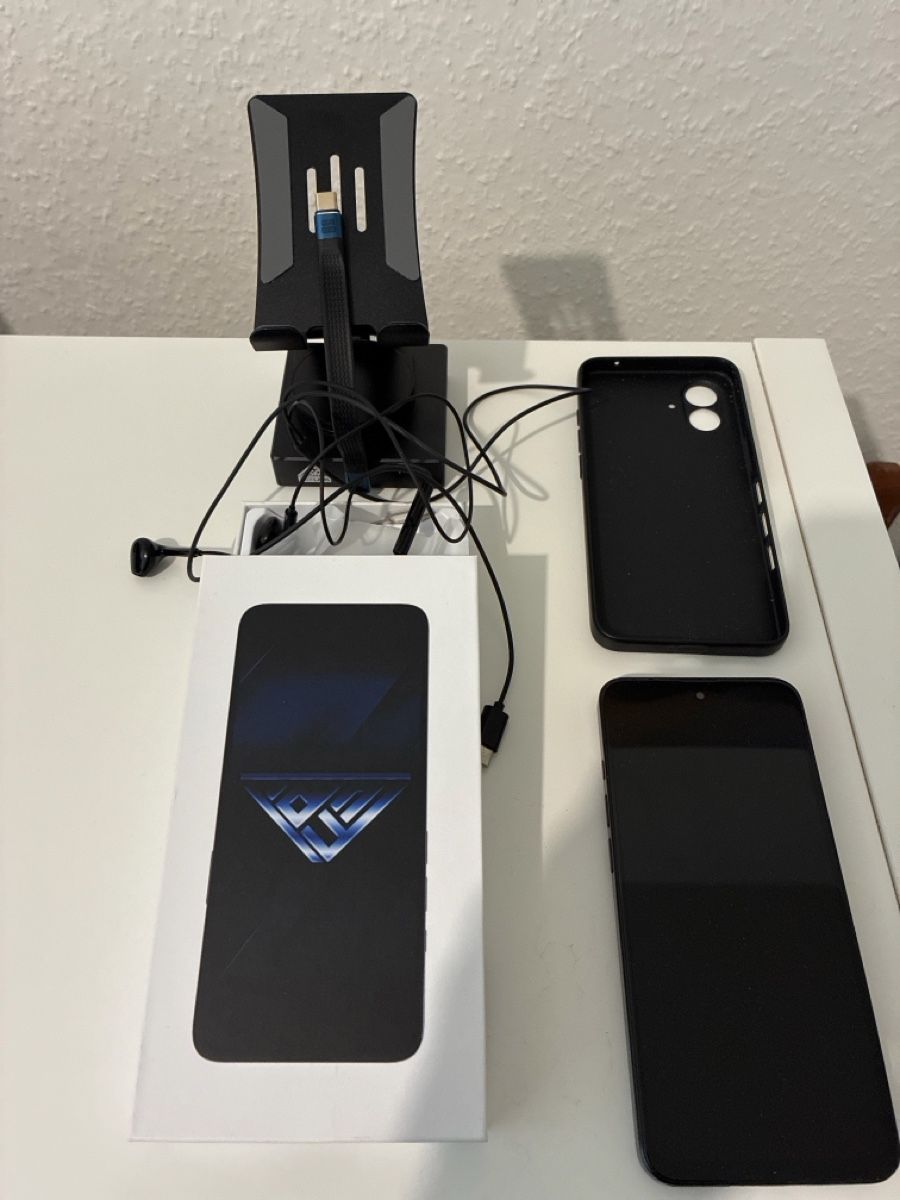 Telefoni cellulari / Smartphones: Furiphone FLX1S + FLH1 – Nuovo (secondo la descrizione) da Genève venduto da cve_5w2h