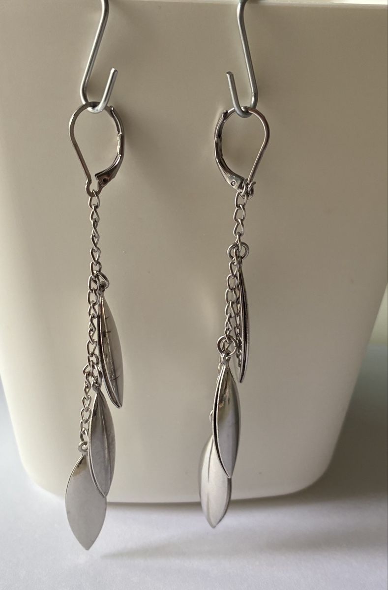 Ohrringe & -stecker: Silver tone dangle earrings leaf design – Gebraucht aus Basel von cat_sq5m 1