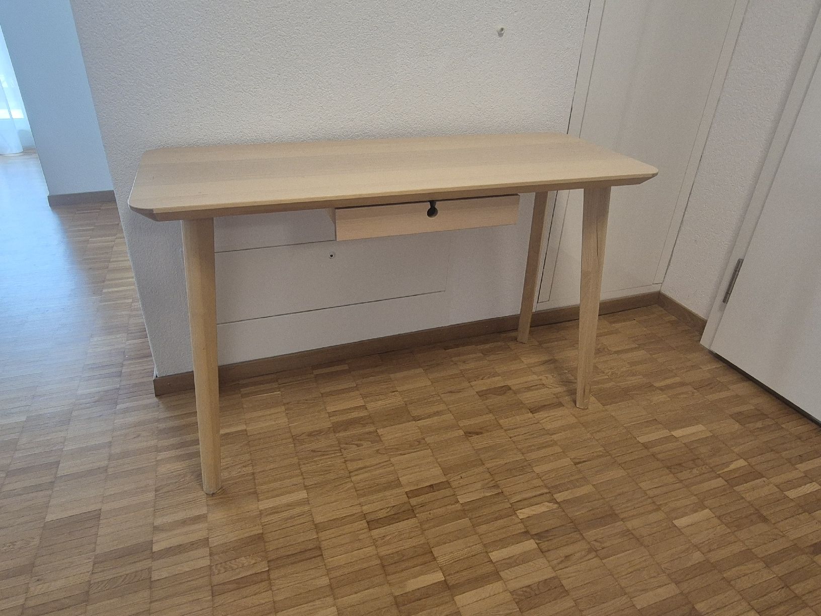 Scrivanie: LISABO Schreibtisch Ikea – Usato da Baden venduto da midewe