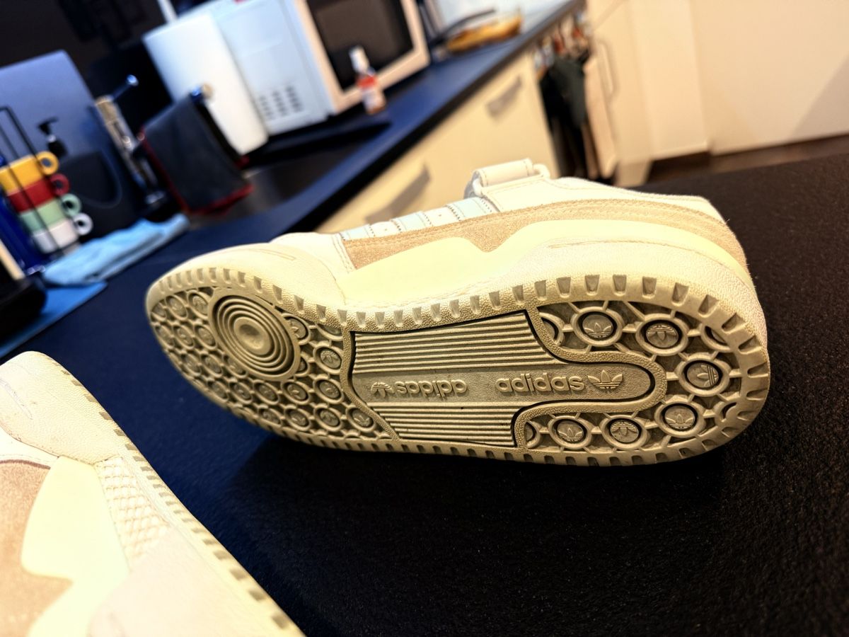 Herrenschuhe: Adidas originals – Gebraucht aus Bulle von HT8 3