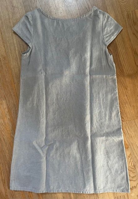 Robes: Schlichtes, leichtes Leinen-Kleid hellgrau – D'occasion à Steinmaur par Dyleila 1