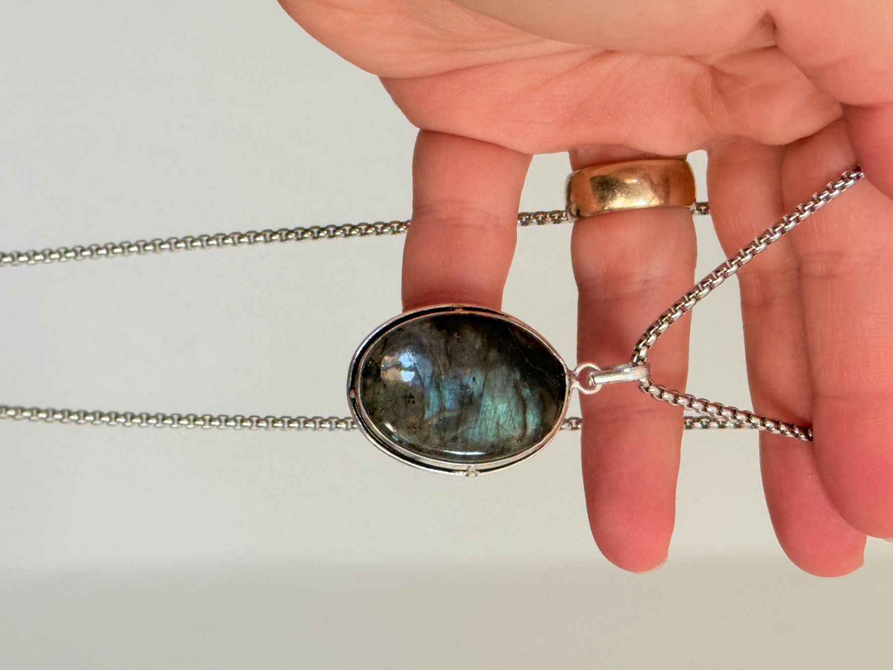 Catenine: Collier avec pendentif labradorite pierre – Nuovo e nell'imballaggio originale da Genève venduto da AGBERG 2