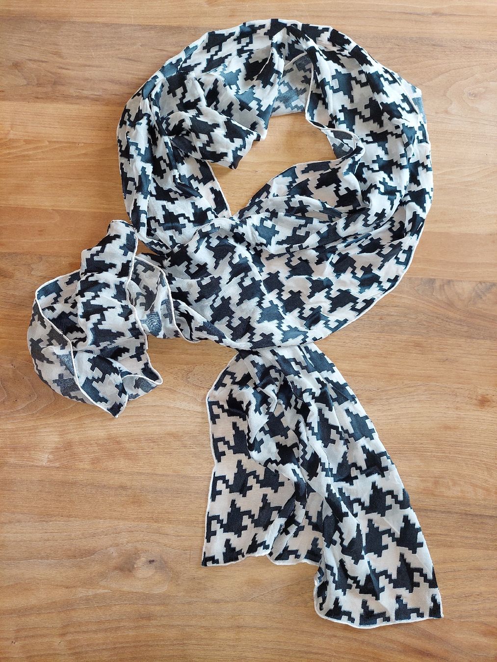 Foulard & Sciarpe: Schicker Schal mit Hahnentrittmuster – Usato da Brunnen venduto da Livianda
