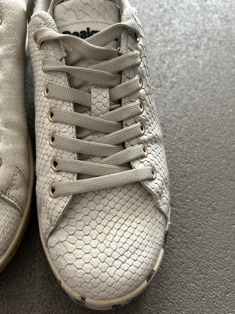 Desigual Scarpe da donna: Baskets Desigual blanches serpent imprimées 38 – Usato da Martigny venduto da lovejess 1