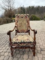 Antiker Stuhl mit Wandteppichbezug,