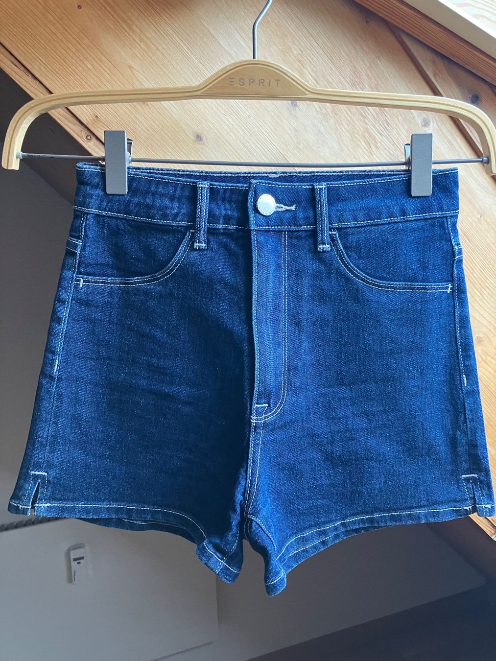 H&M Pantaloni: Jeans-Shorts / Gr. 32 – Usato da St. Gallen venduto da andreav.