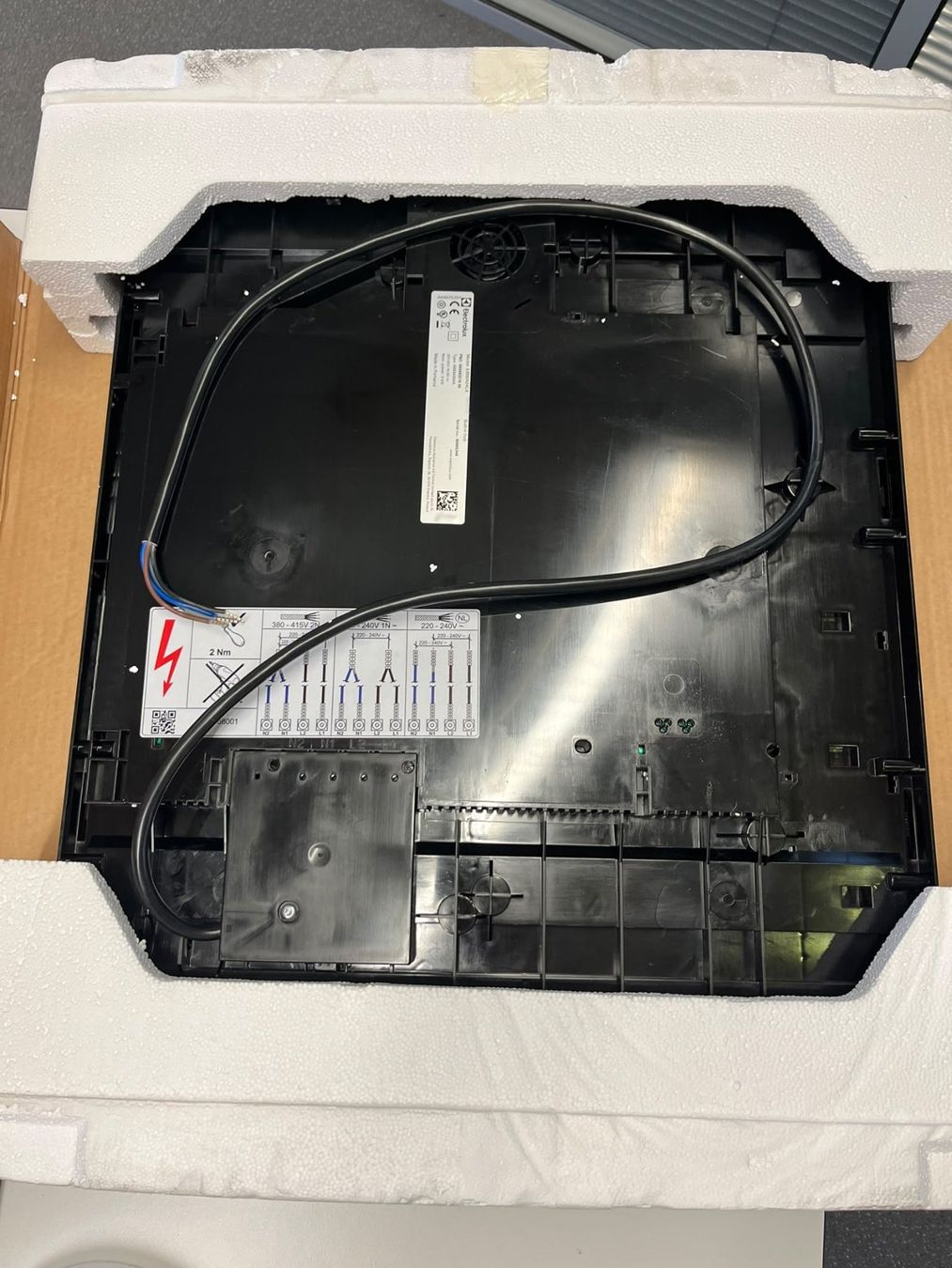 Herde: Plaque induction Electrolux EIB60424CK – neuve – Neu und originalverpackt aus Vevey von nad_7wq6 4