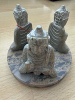 Drei Buddha Figuren auf Marmorsockel Neu ohne Glas