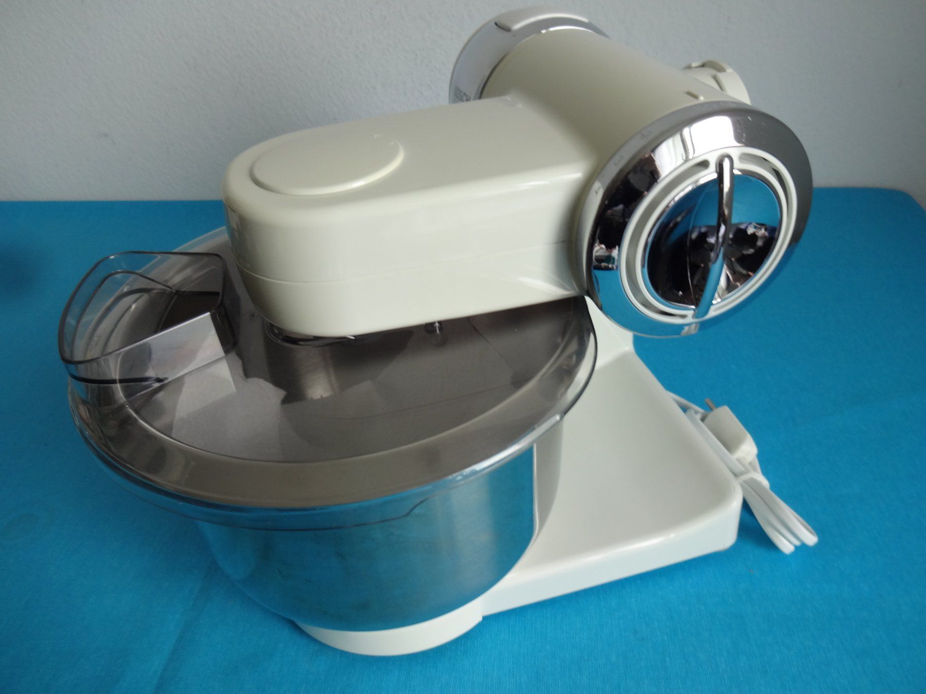 Bosch Elettrodomestici da cucina: * BOSCH - electronic * MUM 46 / 550 Watt – Usato da Frauenfeld venduto da Riaa 8