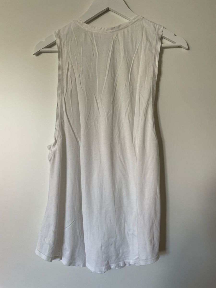 Lululemon Top: lululemon tanktop weiss grösse m-l – Usato da Hettlingen venduto da Gaborrelli 1