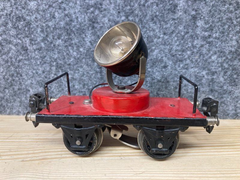 Märklin Trains électriques: Märklin Spur 0 Scheinwerferwagen mit drehbarem Scheinwerfer – D'occasion à Büsserach par ModellbahnDepot
