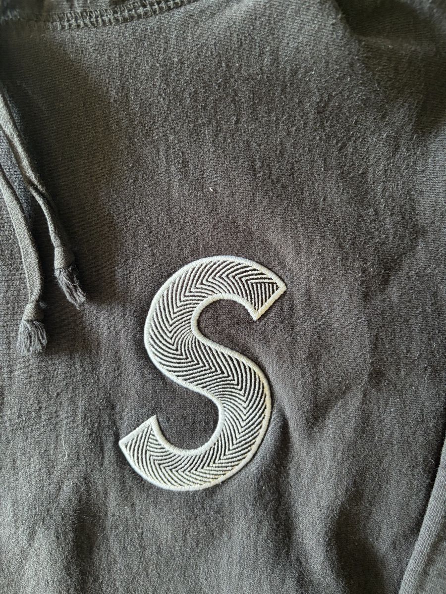 Pulls & Sweat-shirts: Pull Supreme Noir – D'occasion à Genève par jjs_5gm6 1