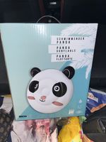 Schwimmender Panda