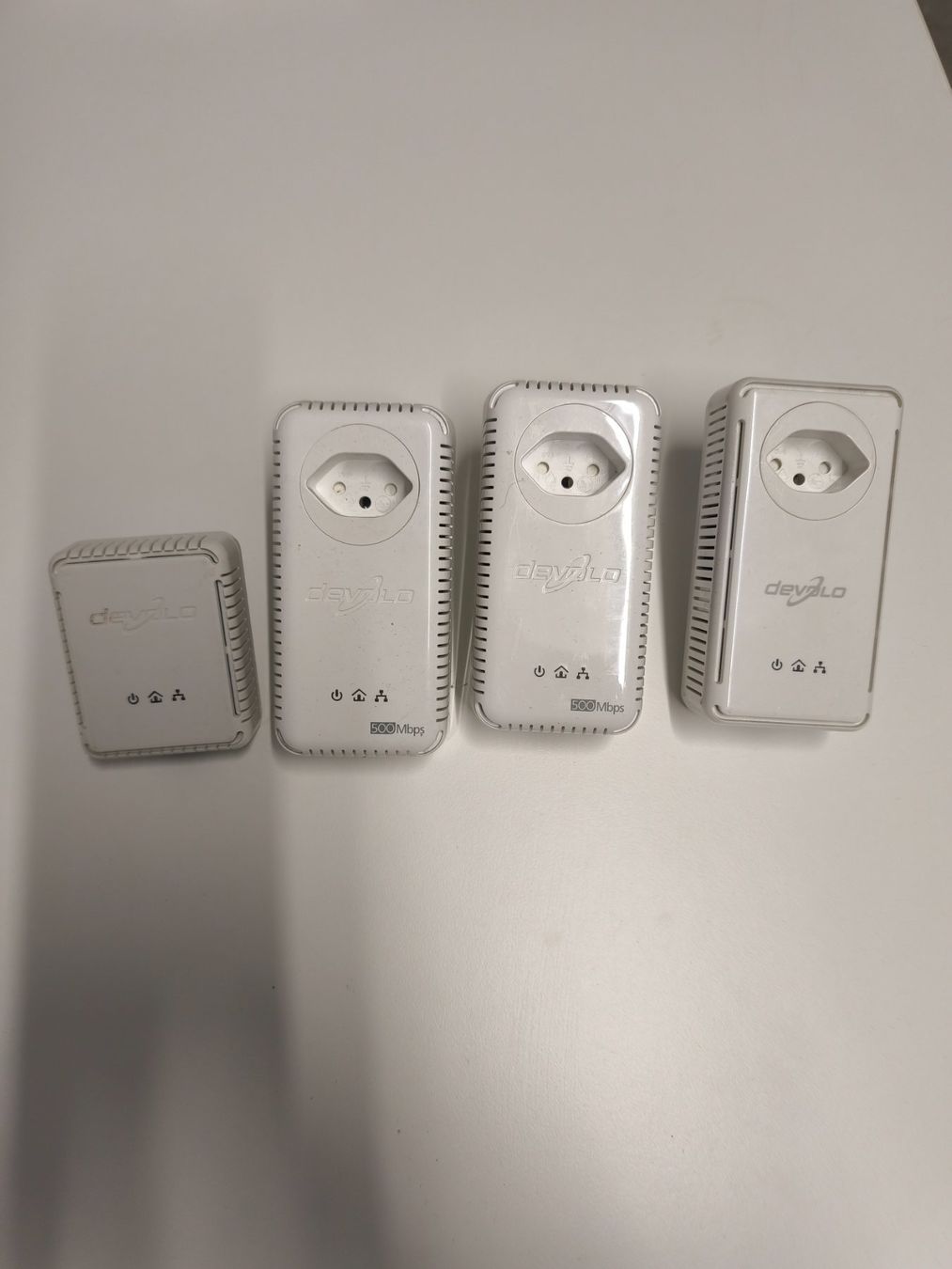 Devolo Wlan: Devolo dLan 200 (4 Stück) – Gebraucht aus Winterthur von Nicsam