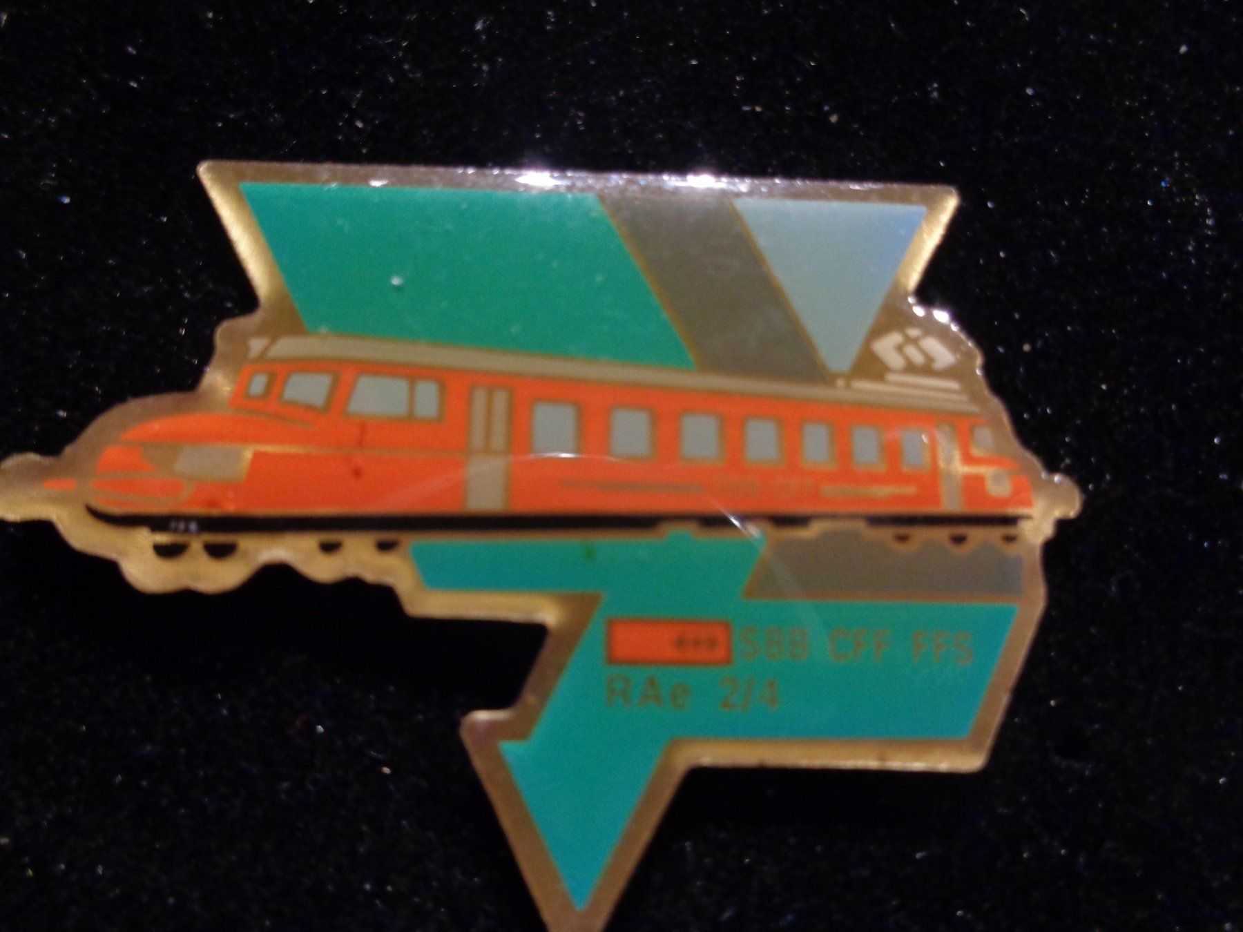 SBB/CFF/FFS Placchette & Badge: Pin Roter Pfeil – Usato da Birsfelden venduto da Albatros55