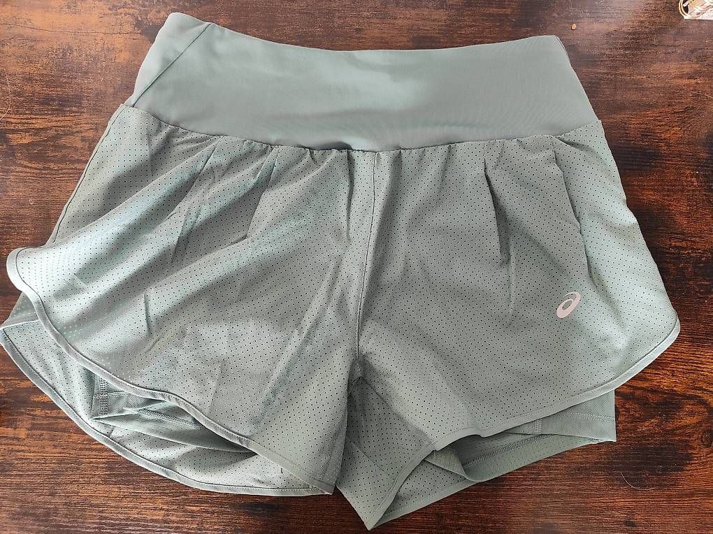 Pantaloni: Short Asics sport neuf  – Usato da Bercher venduto da TBarra 2