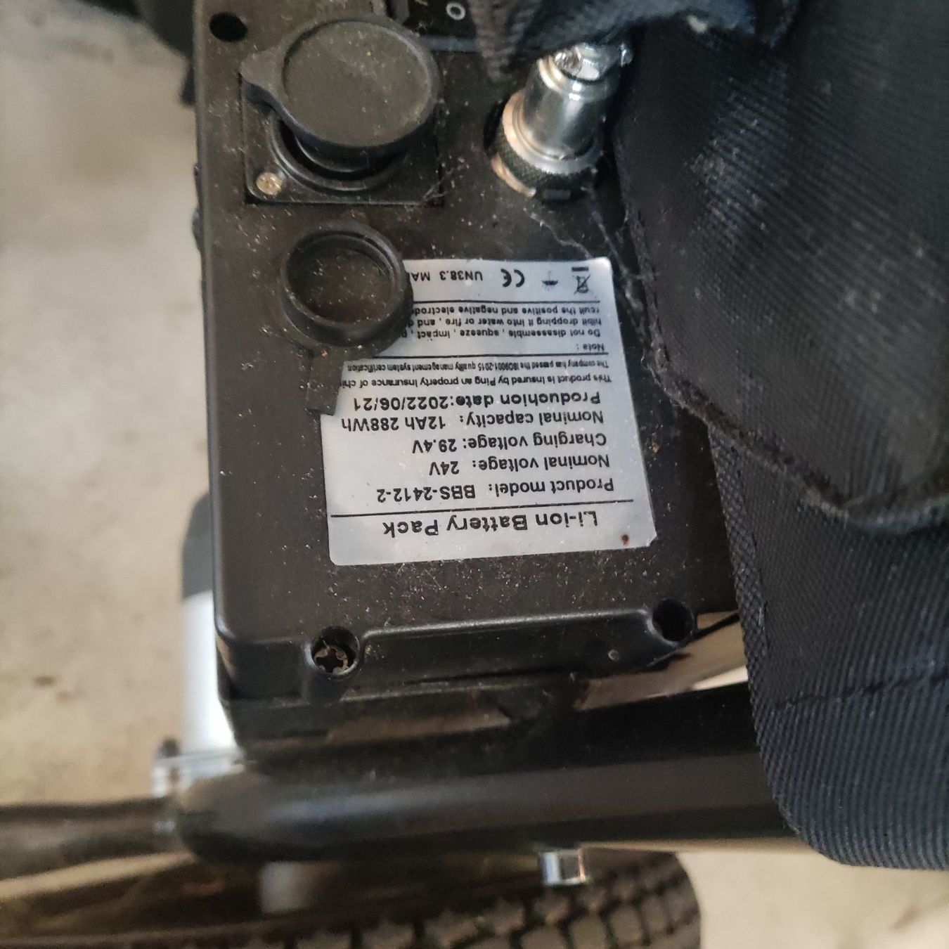 Sedie a rotelle: Quirumed Elektro Rollstuhl - Sitz ca. 44cm breit – Usato da Solothurn venduto da Csw1 4