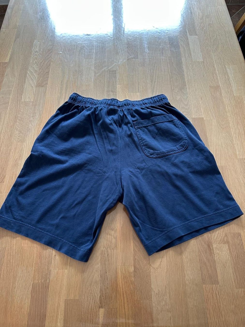Nike Pantaloni: Short Nike bleu marine taille M – Usato da Vétroz venduto da enz_gr95 2