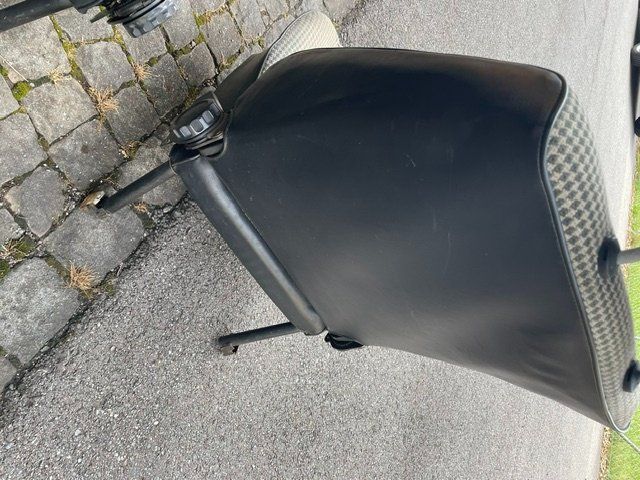 Volkswagen Tutti pezzi di ricambio auto: VW Käfer 1200 Sitzgarnitur 3 Bein befestigung – Difettoso da Grenchen venduto da Woernerauto 3