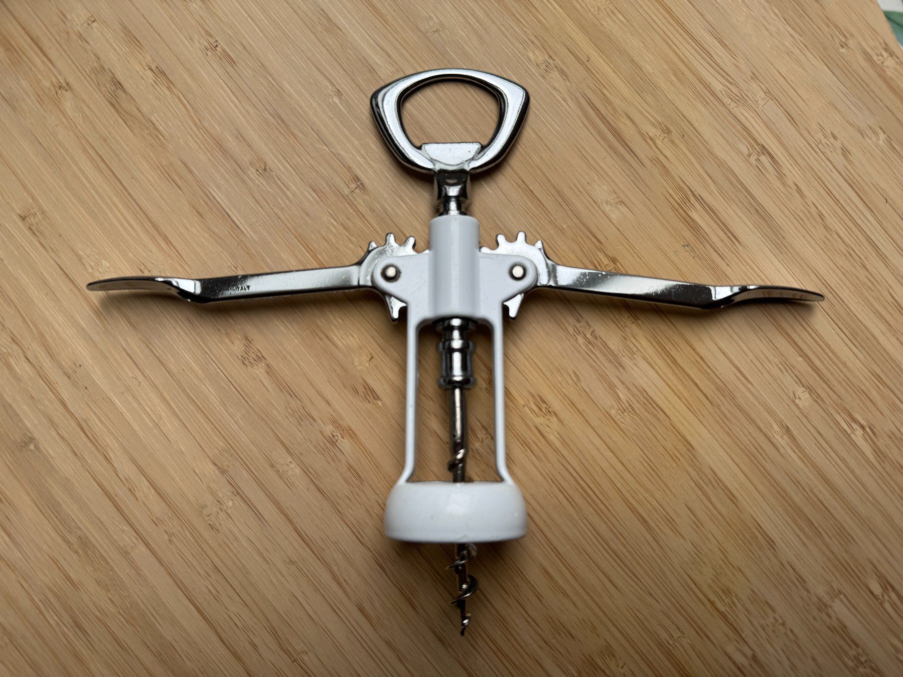 Apribottiglie & Tappi per chiusura: weisser Flaschenöffner, Korkenzieher, bottle opener – Usato da Winterthur venduto da YaV 1