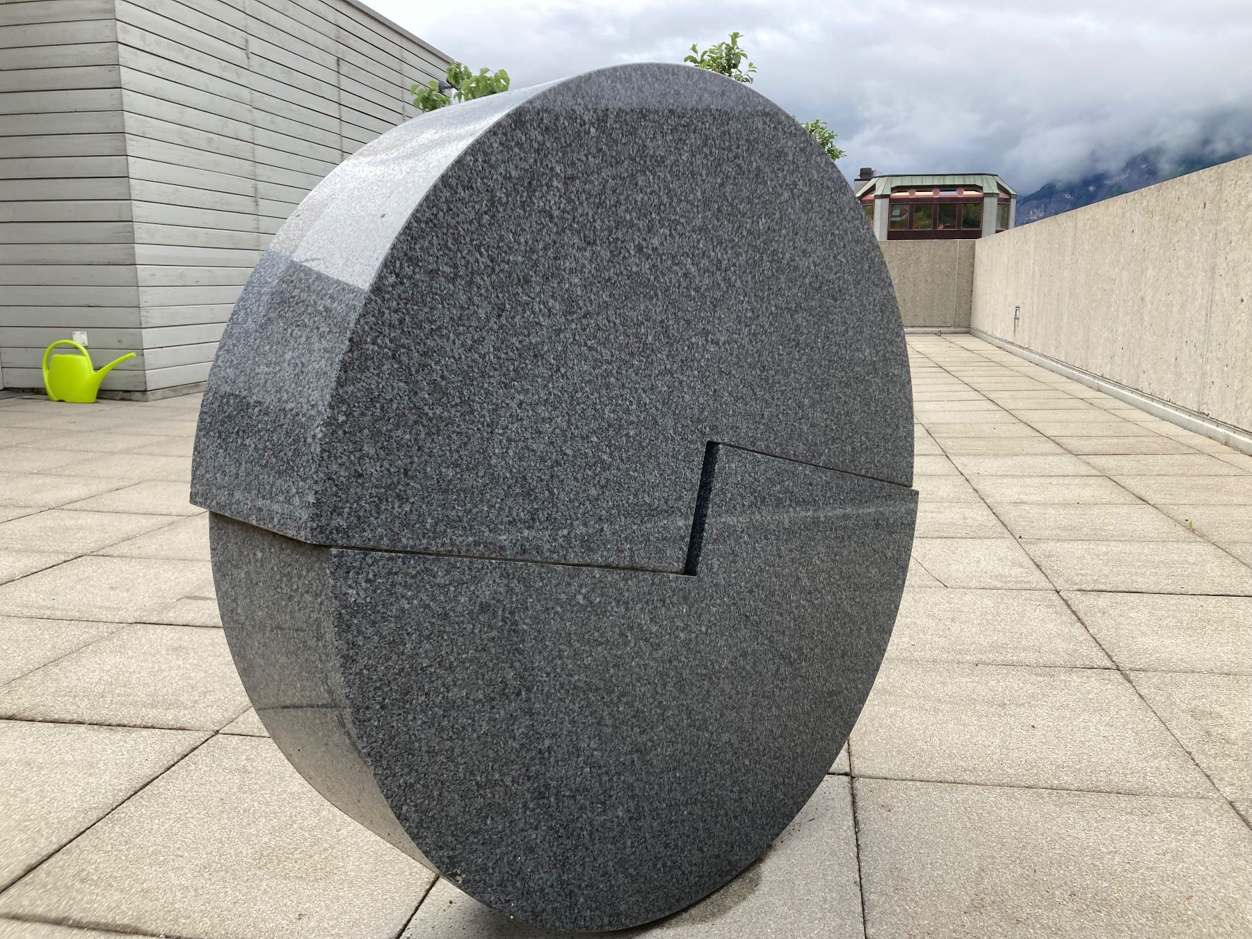 Sculture & Statue: Gottfried HONEGGER Skulptur Granit, D 90cm, 1991 – Usato da Chur venduto da Spuntz1 2