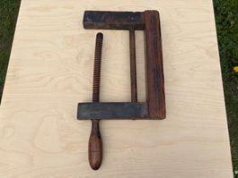 schöne antike Schraubzwinge aus Holz