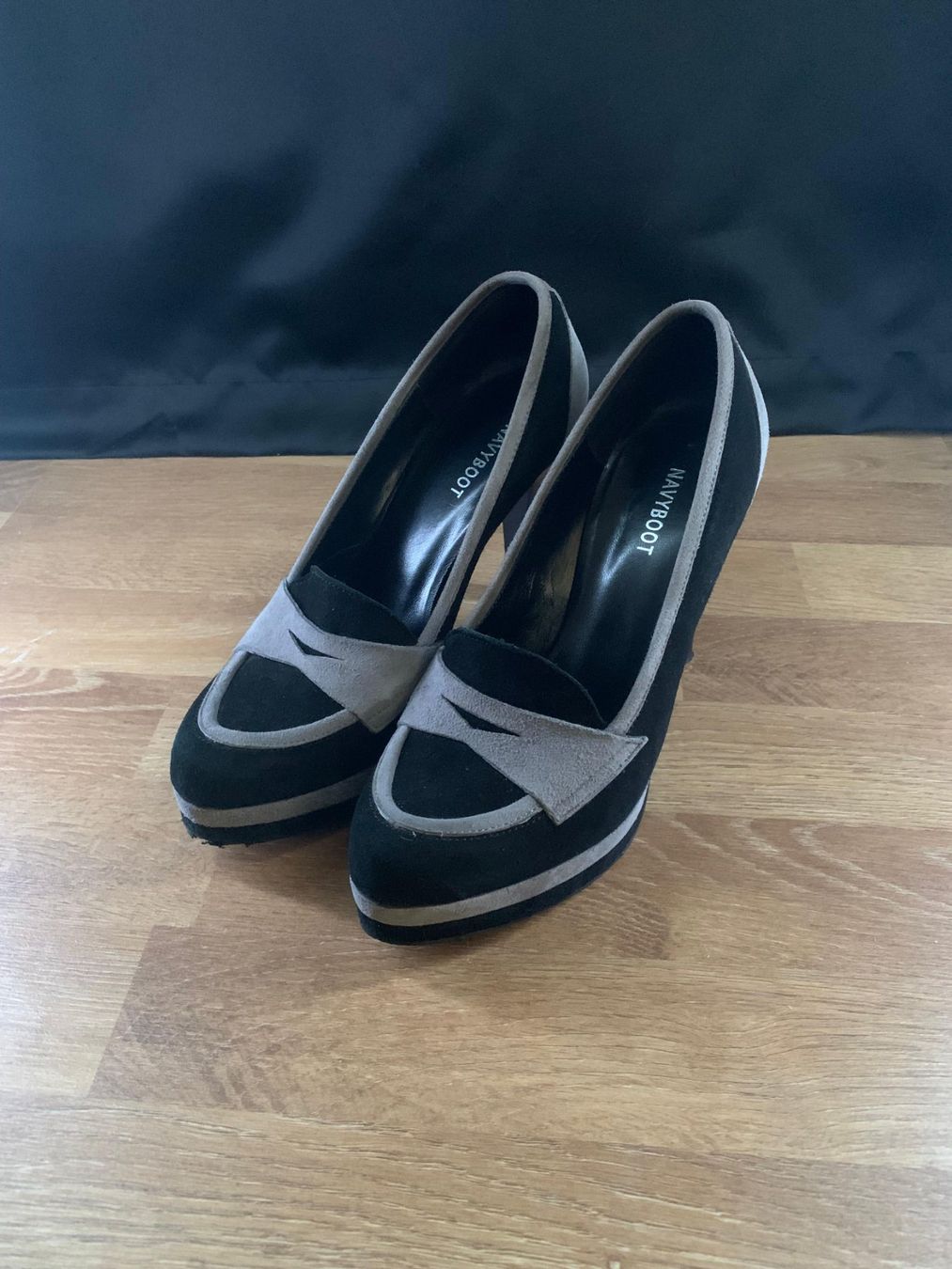 Navyboot Damenschuhe: Navyboot Damen Pumps – Gebraucht aus Arbon von Halindra