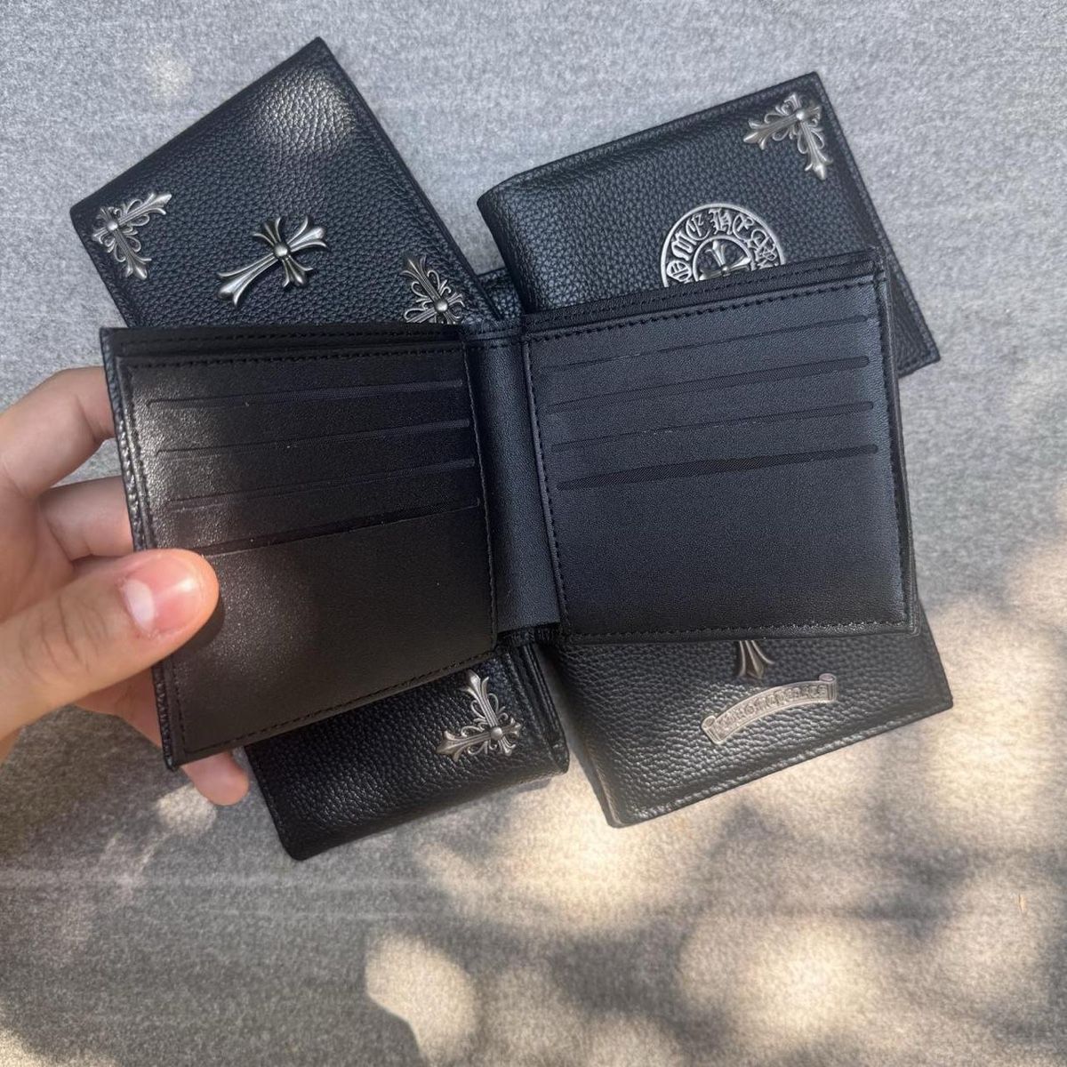 Chrome Hearts Portafogli: Gothic Cross Leather Wallet - Black with silver cross  – Nuovo e nell'imballaggio originale da Caviano venduto da reselleo21 4