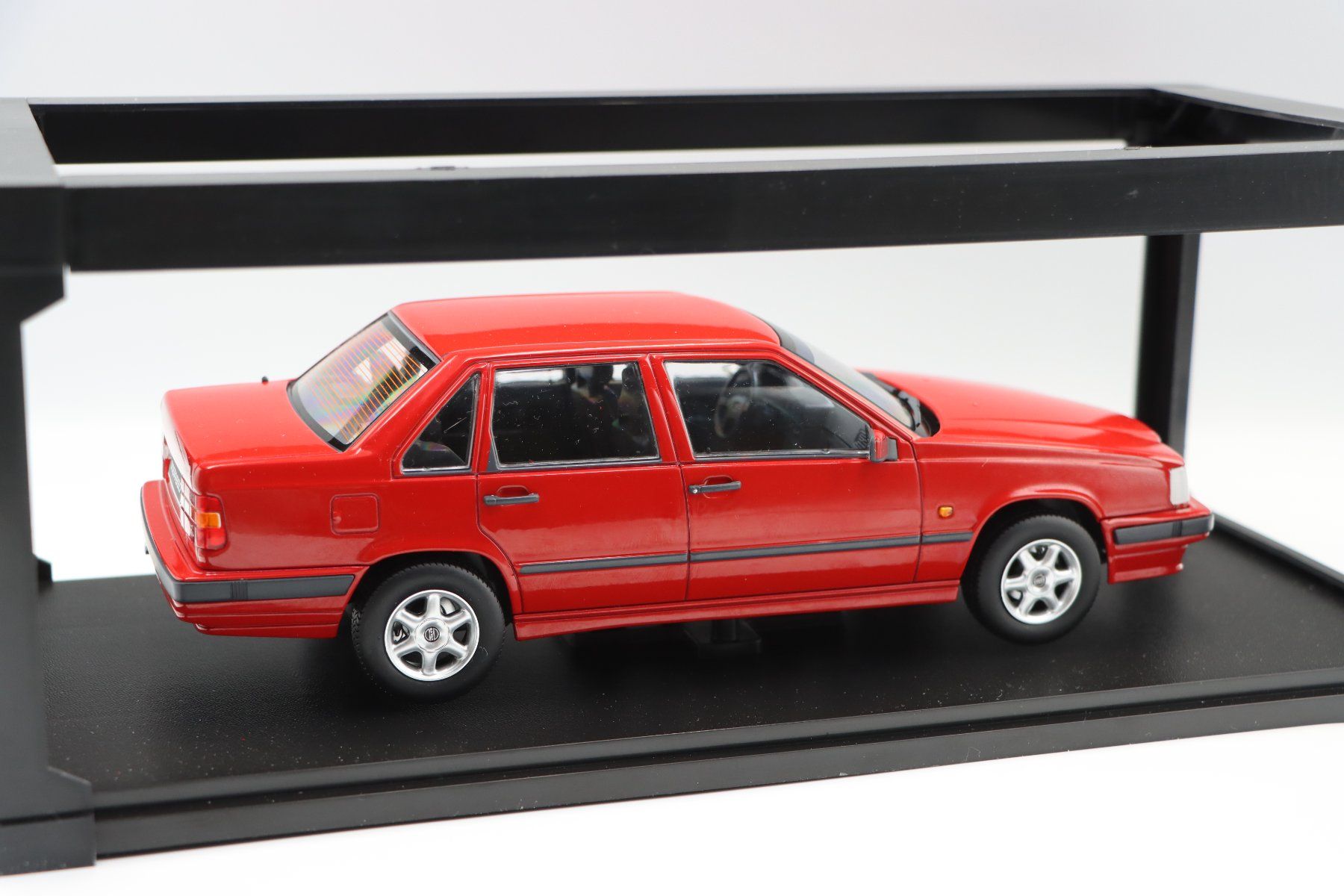 Volvo Modellini d'auto: Volvo 850 1993 1:18 Triple9 – Nuovo e nell'imballaggio originale da Bühl b.Aarberg venduto da modelldiecast 6
