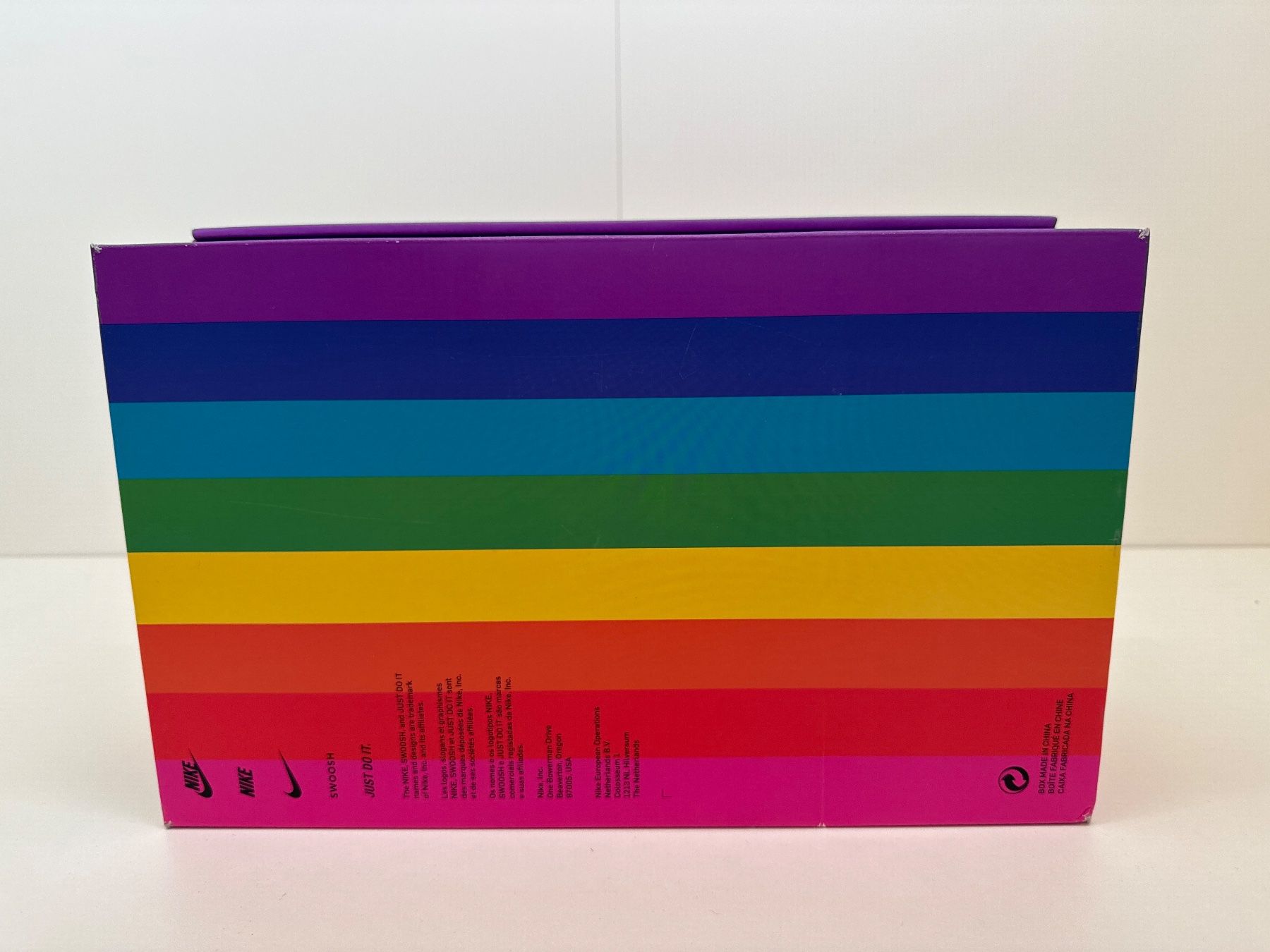 Nike Altro per la casa: Rainbow Nike shoe box (empty) – Usato da Stäfa venduto da J_rz8j 3