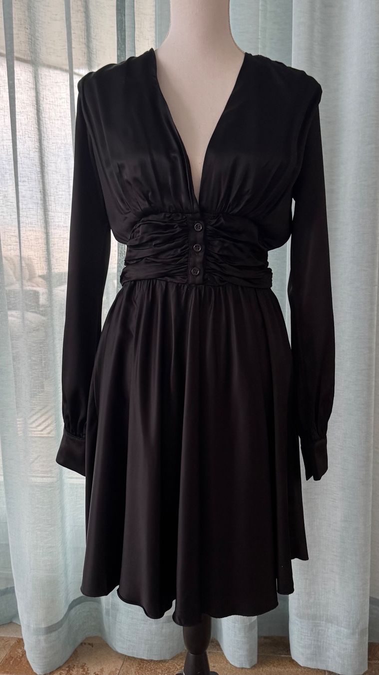 Kleider: New Satin Dress M – Neu (gemäss Beschreibung) aus Altendorf von Ro 1