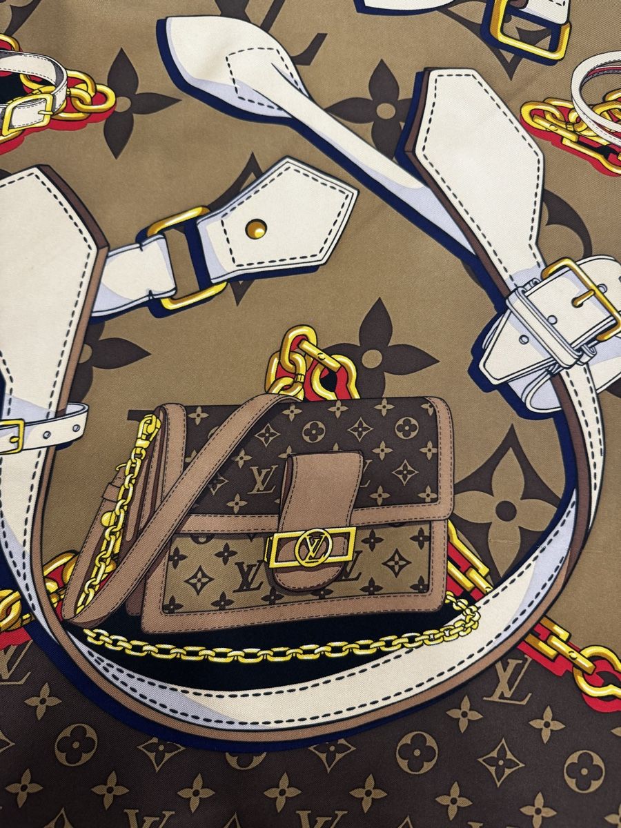 Louis Vuitton Foulards & écharpes: Louis Vuitton Silk Scarf Brown Monogram 90cm – D'occasion à Thonex par Lux_brands01 4