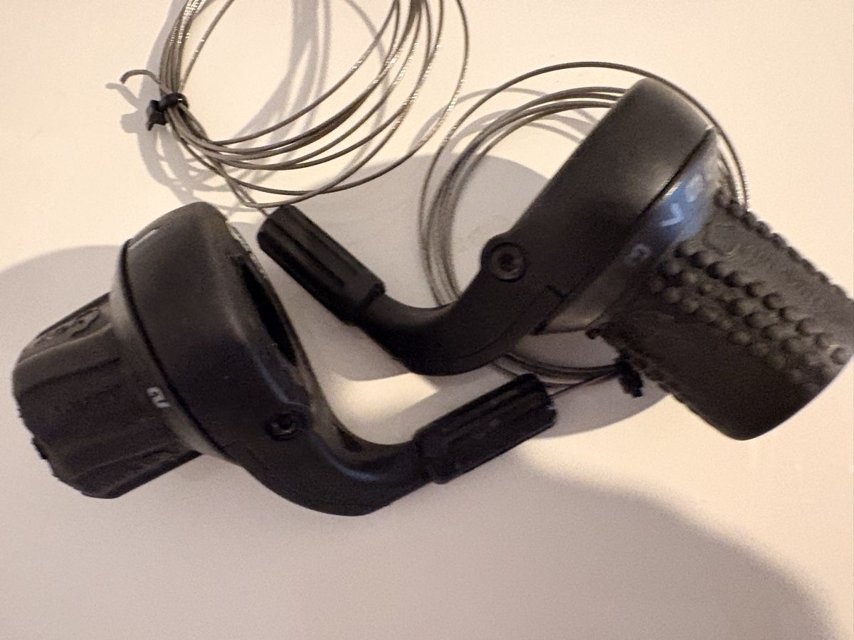 Pezzi di ricambio: Grip Schift 8x 3 speed retro mtb  – Usato da Giubiasco venduto da bulag 8
