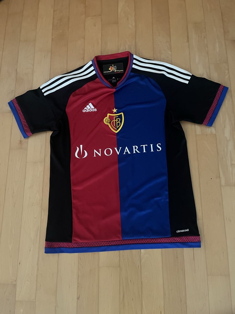 Canottiere & Pantaloni: Fussballtrikot FCBASEL Größe M – Usato da Allschwil venduto da Manolictus