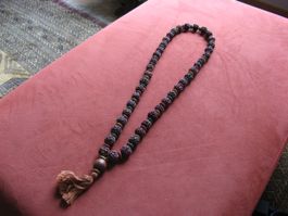 Rudraksha Kette mit ovalen Holzperlen