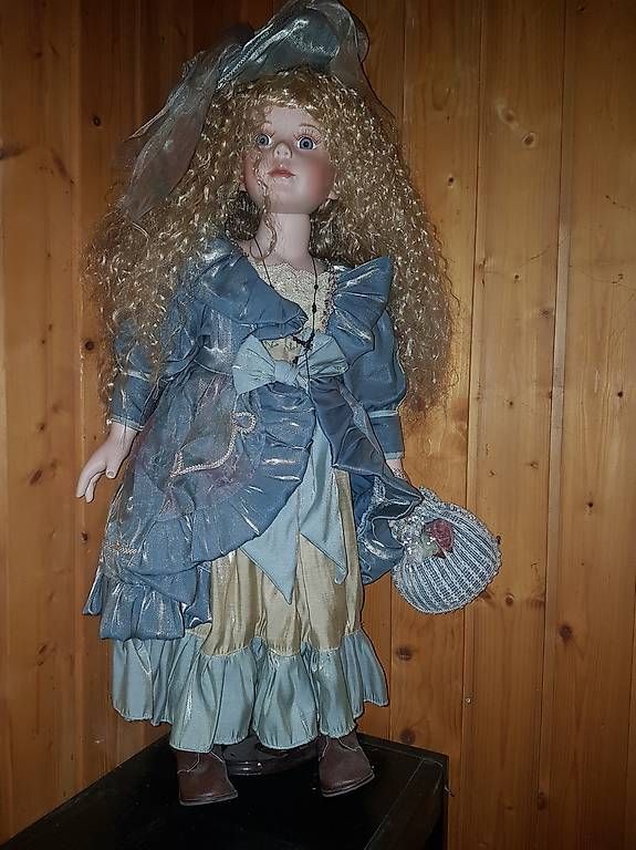 Bambole: Prachtspuppe 80 cm gross – Usato da Bellerive VD venduto da Hermes5
