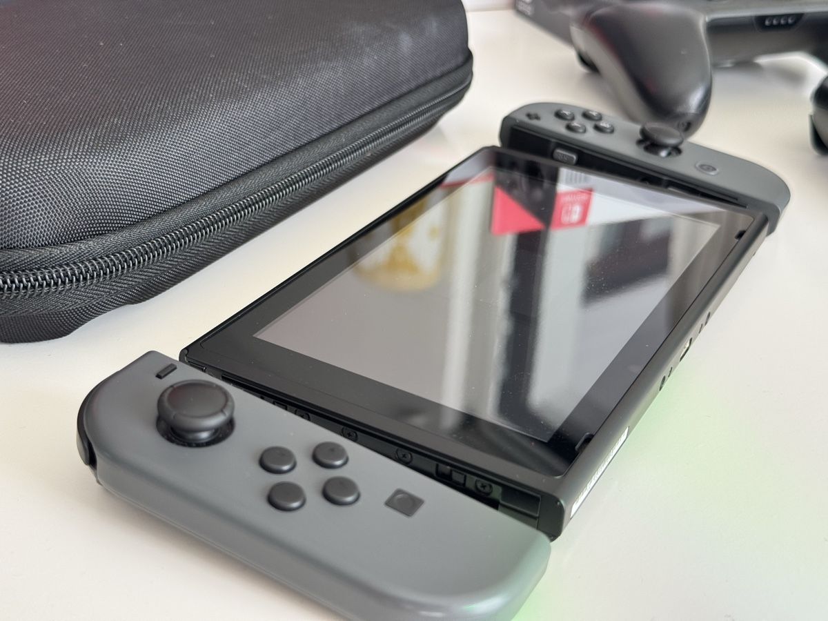 Nintendo Console: Nintendo Switch (V2) Set komplett, 2x Pro Controller, 400GB – Nuovo (secondo la descrizione) da Stansstad venduto da ck1386 1