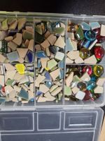 Mosaiksteine Keramik Glas in Sortierbox Bastelmaterial