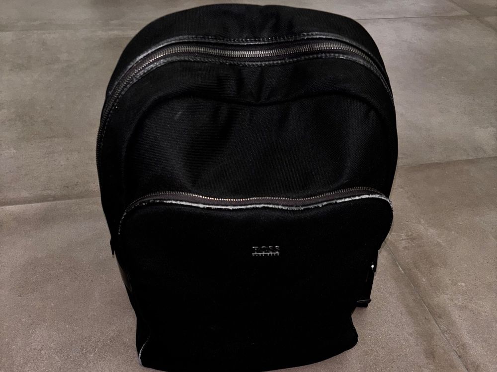Hugo Boss Zaini: Hugo Boss Rucksack – Usato da Schinznach Dorf venduto da SlickDon