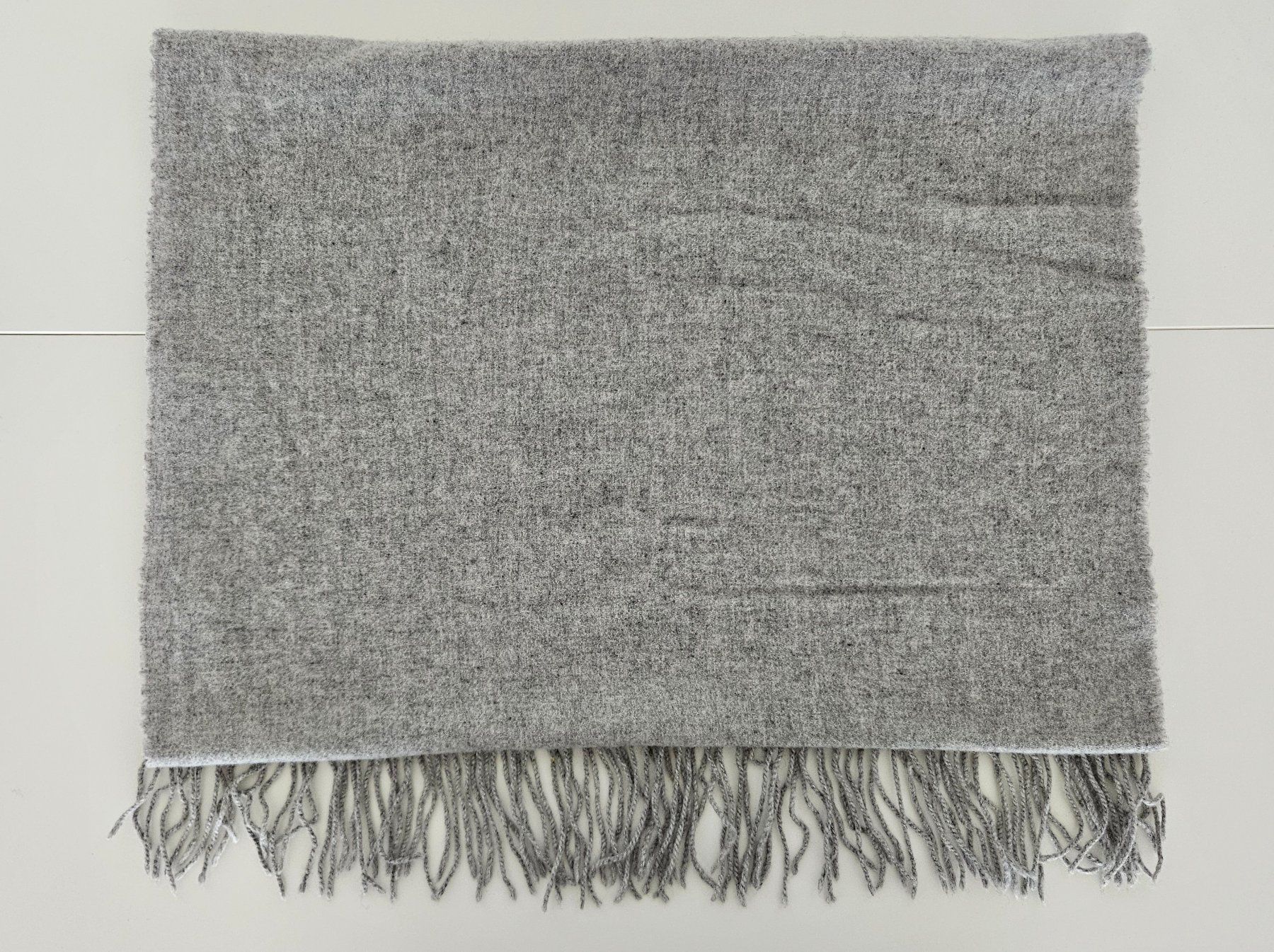 Foulard & Sciarpe: Grauer Wollschal – Usato da Horgen venduto da fab_6tpl 1