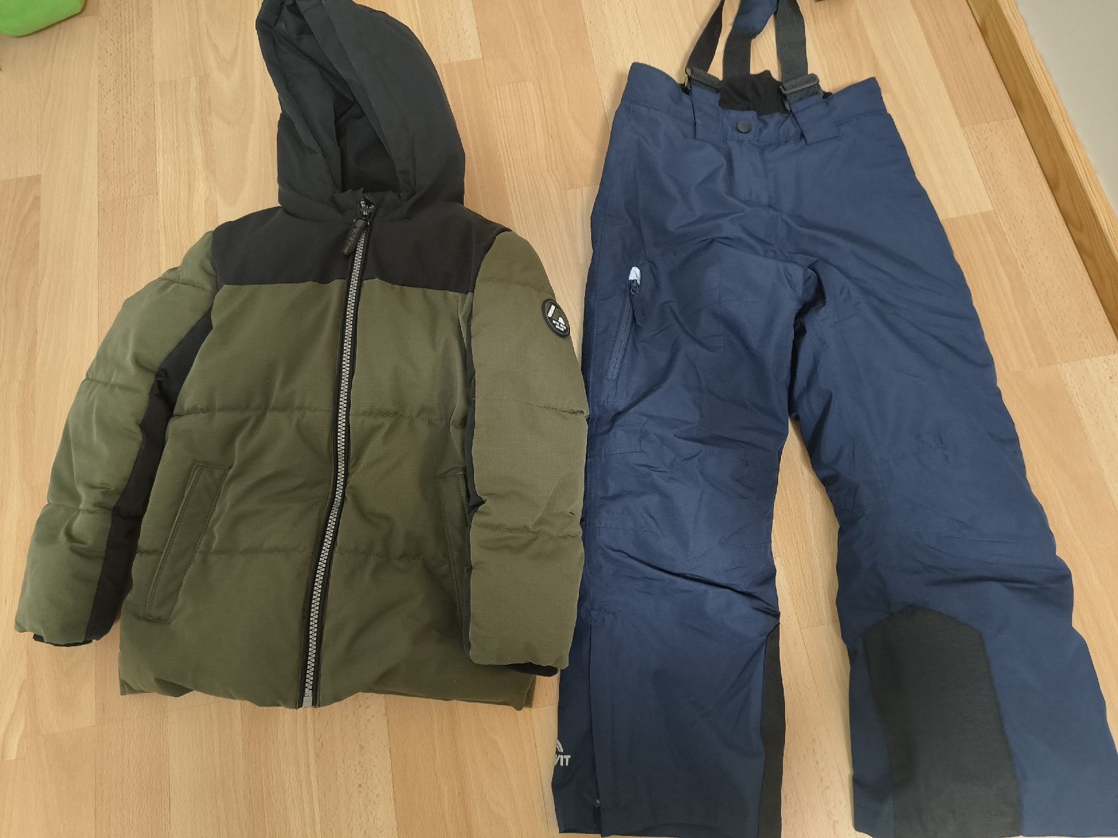 Kleiderpakete & -sets: Winterjacke und Schneehose – Gebraucht aus Basel von 30diana