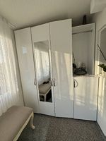 Kleider und Schuhschrank