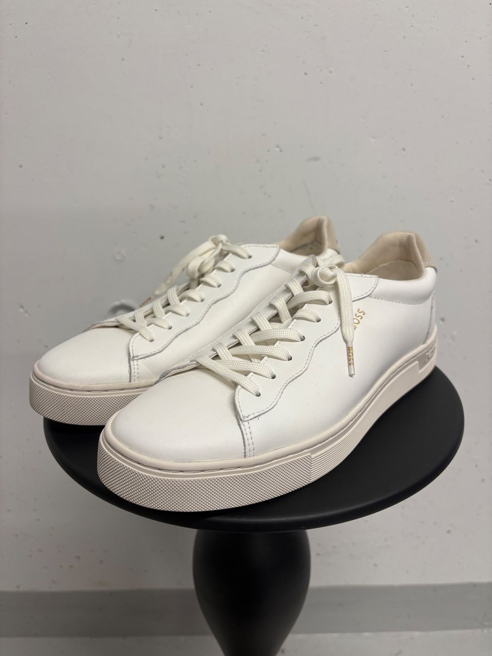 Hugo Boss Scarpe da donna: Boss Sneaker Weiss Leder Grösse 40 Amber Runn – Nuovo (secondo la descrizione) da Regensdorf venduto da secondchancefashion 2