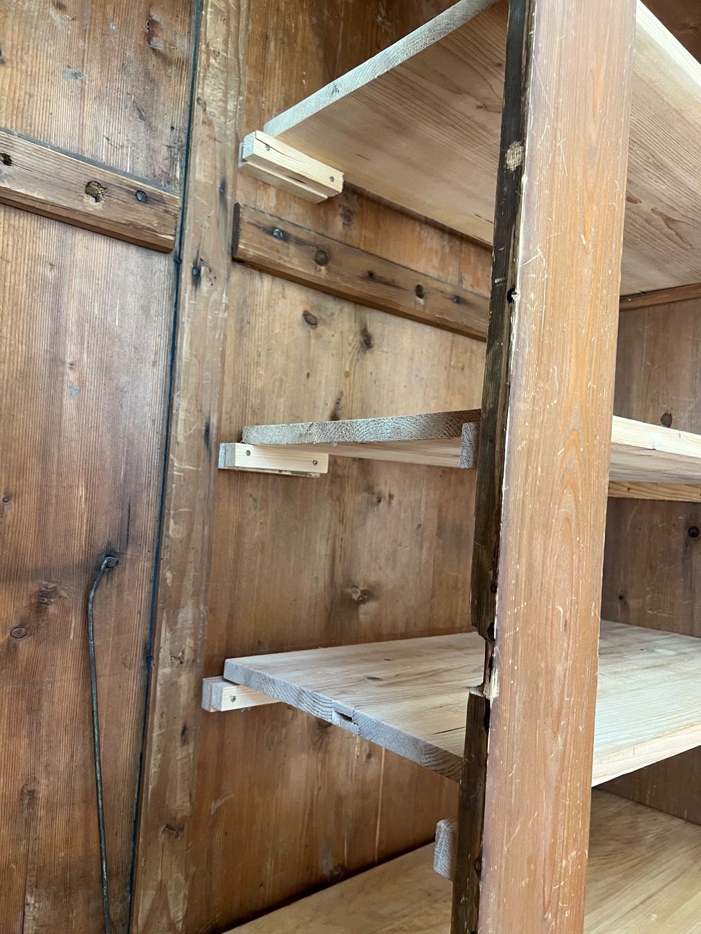 Armoires: Alter Holzschrank – D'occasion à Kriens par schmuc 3