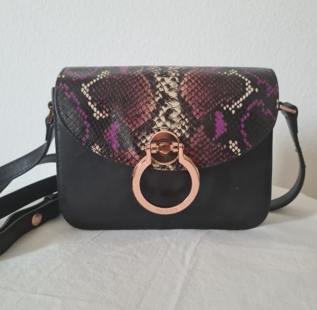 Exklusive TED BAKER Umhängetasche aus Leder mit Dustbag